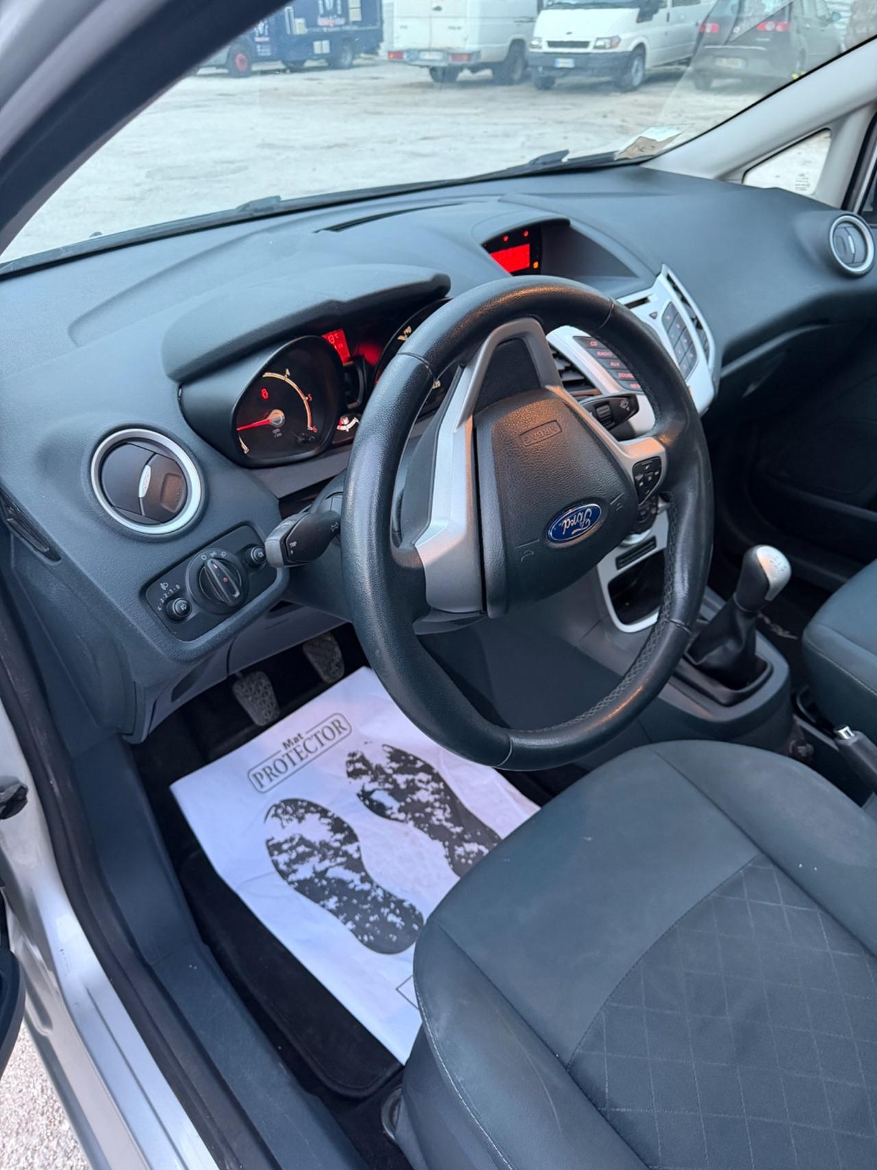 Ford Fiesta 1.4 TDCi 70CV 5 porte Titanium