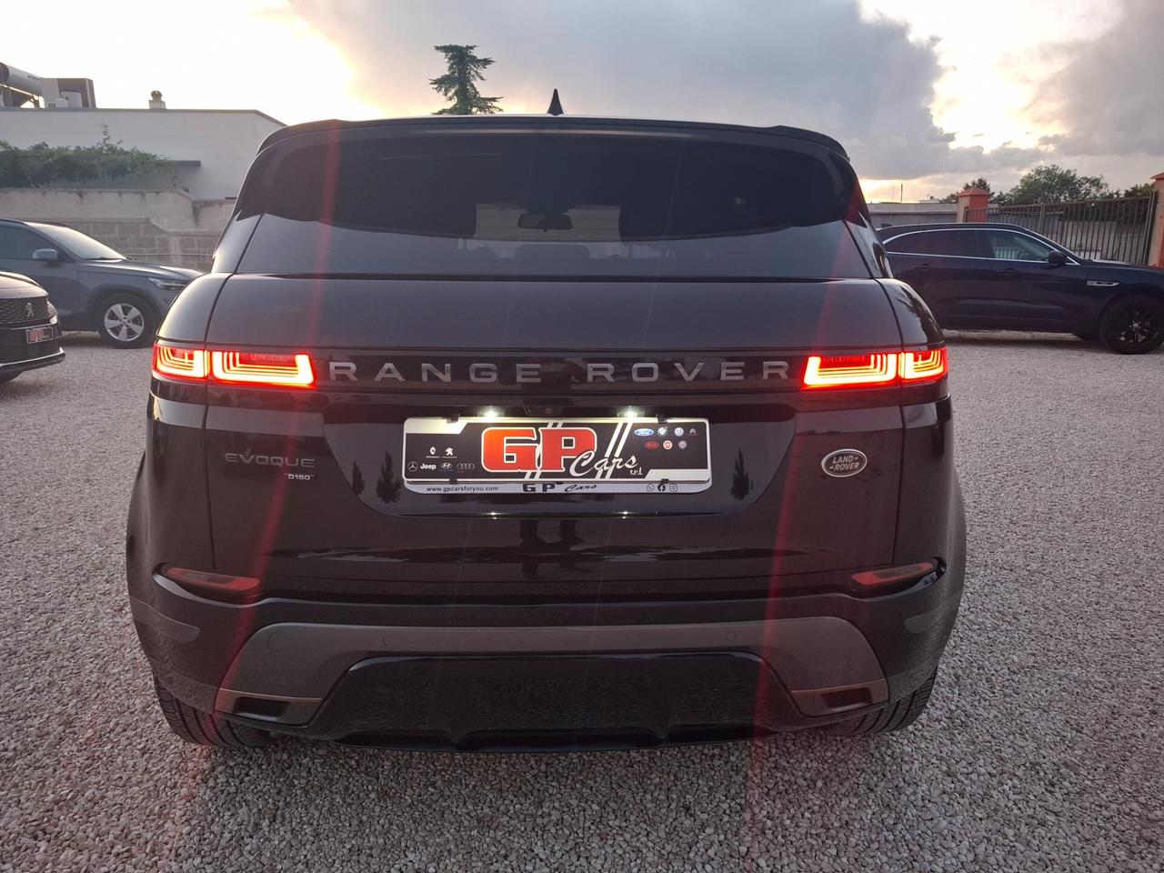 L. R. RANGE ROVER EVOQUE*R-DYNAMIC*TOTAL BLACK*LED*