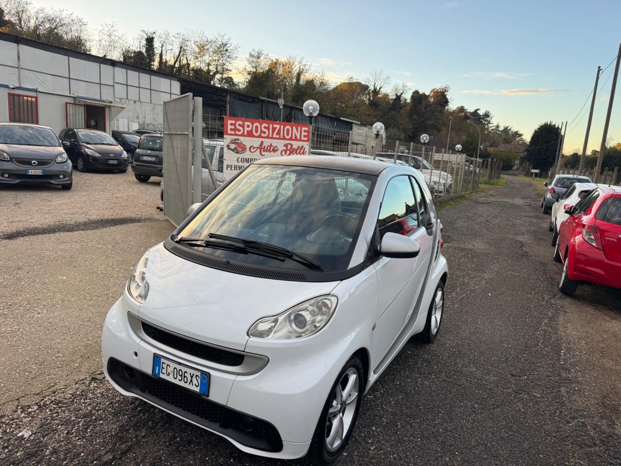 Smart ForTwo 52 kW MHD coupé White Tailor Made