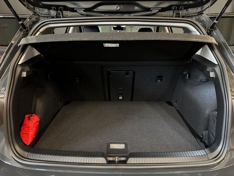 Volkswagen Golf 8.5 1.5 eTSI 115 CV DSG GOAL App Connect 16" Navi Cockpit