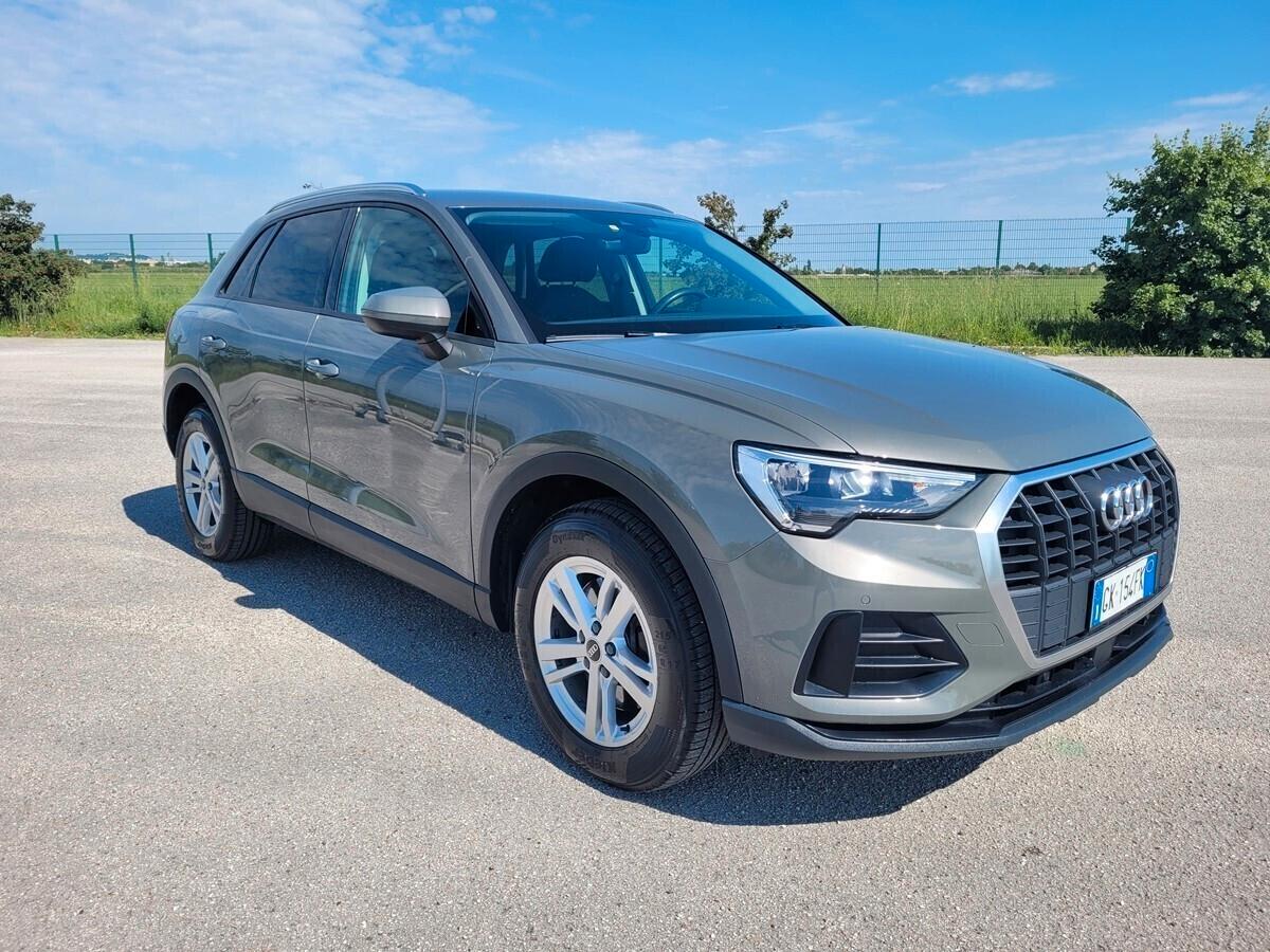 Audi Q3 45 TFSI e S tronic Business