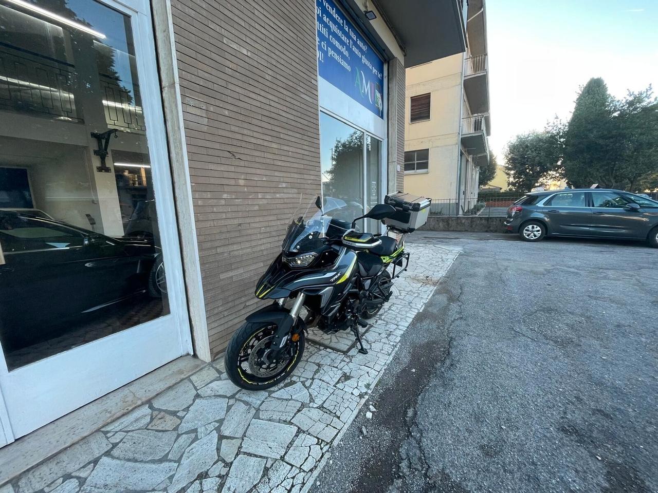 Benelli TRK 702 + TRIS DI VALIGE