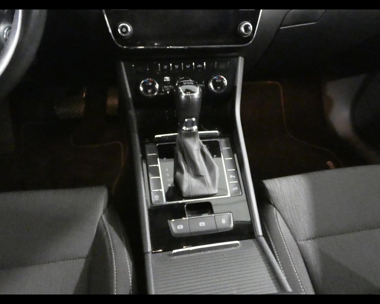 SKODA Superb 3ª serie - Superb 2.0 TDI 150 CV SCR DSG Wagon Executive