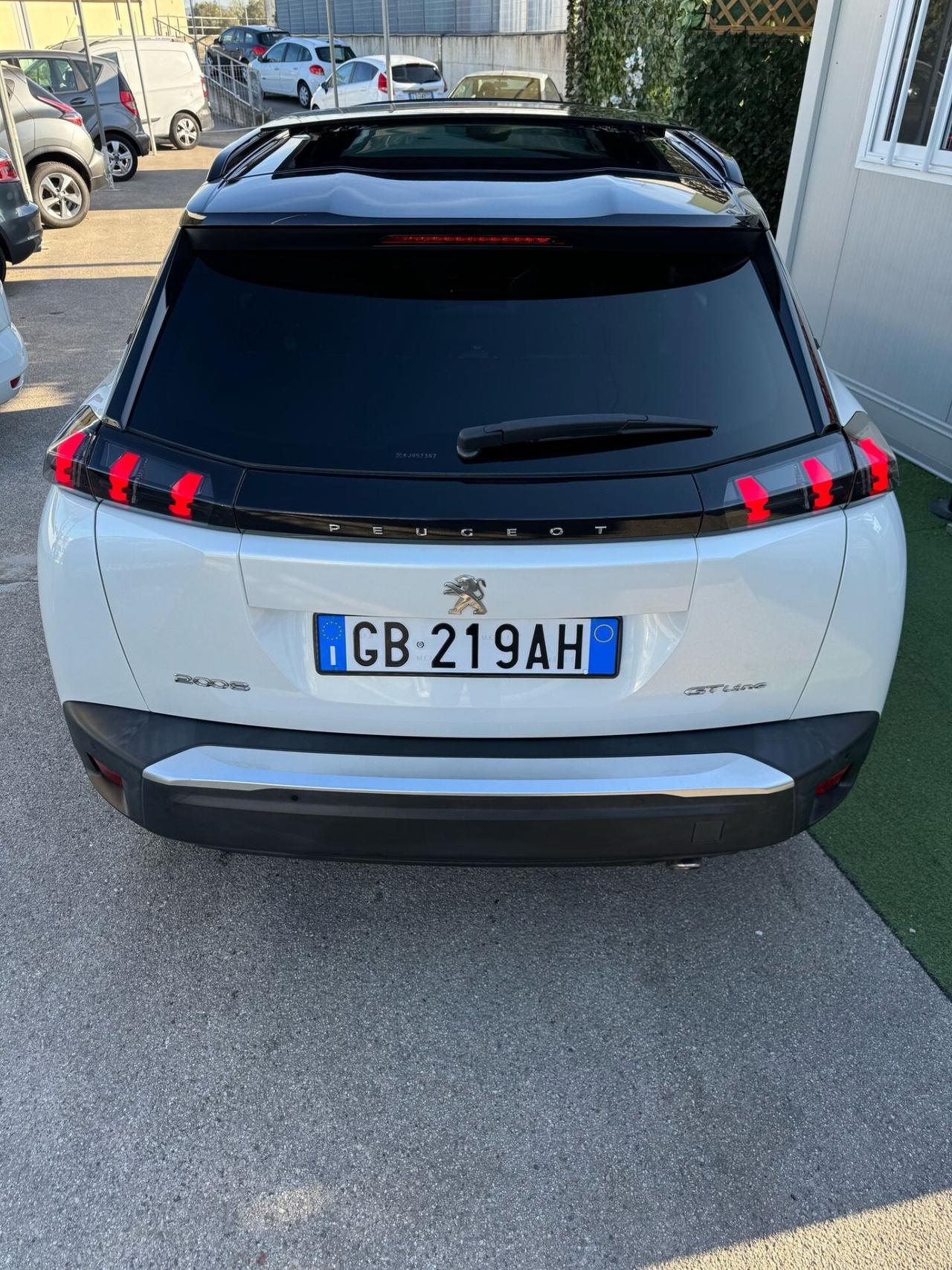 Peugeot 2008 1.5 HDI 130 EAT8 Navi Pack Tetto introvabile