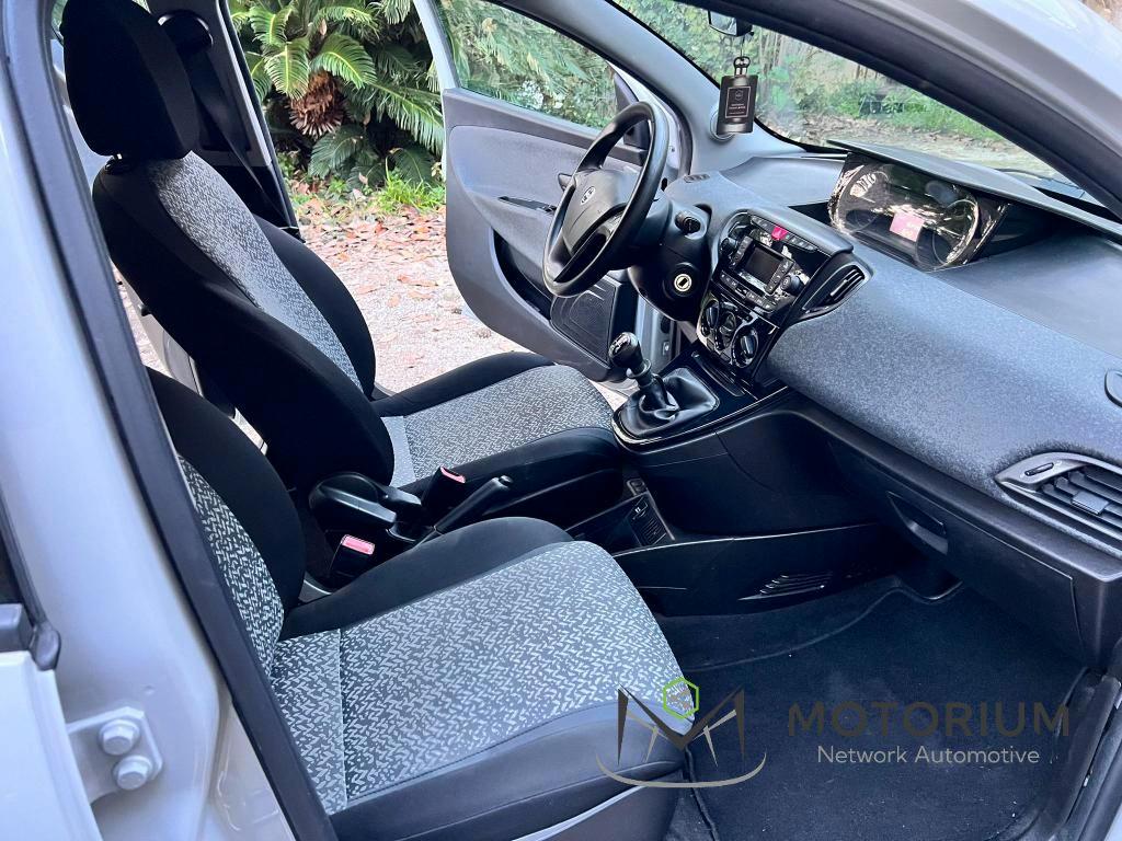 Lancia Ypsilon 5 Porte Ypsilon 1.2 Silver ecochic Gpl 69cv