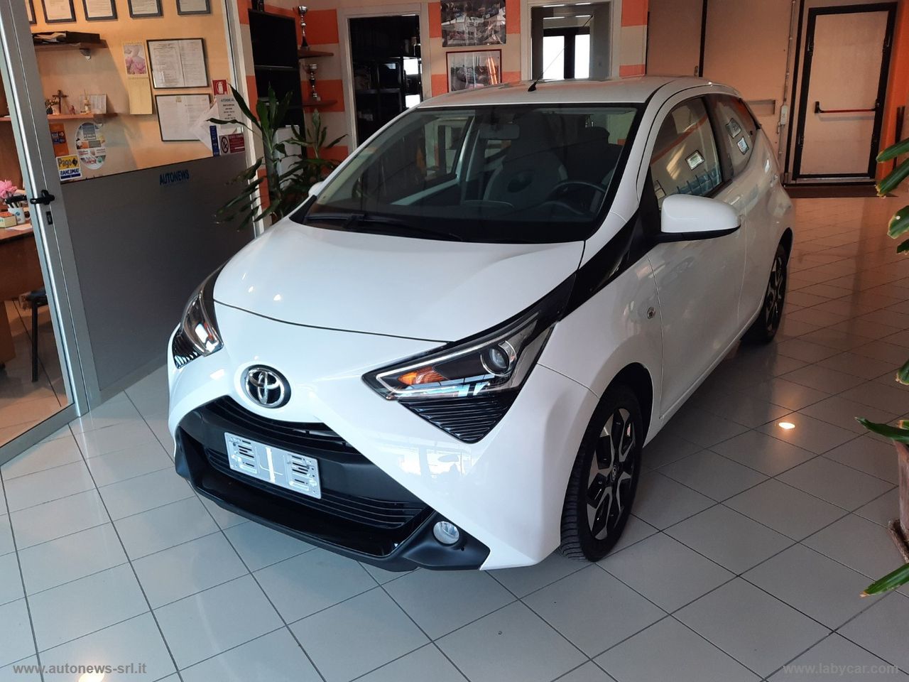 TOYOTA Aygo 1.0 VVT-i 72 CV 5p. x-play ADATTA AI NEOPATENTATI!!!!!