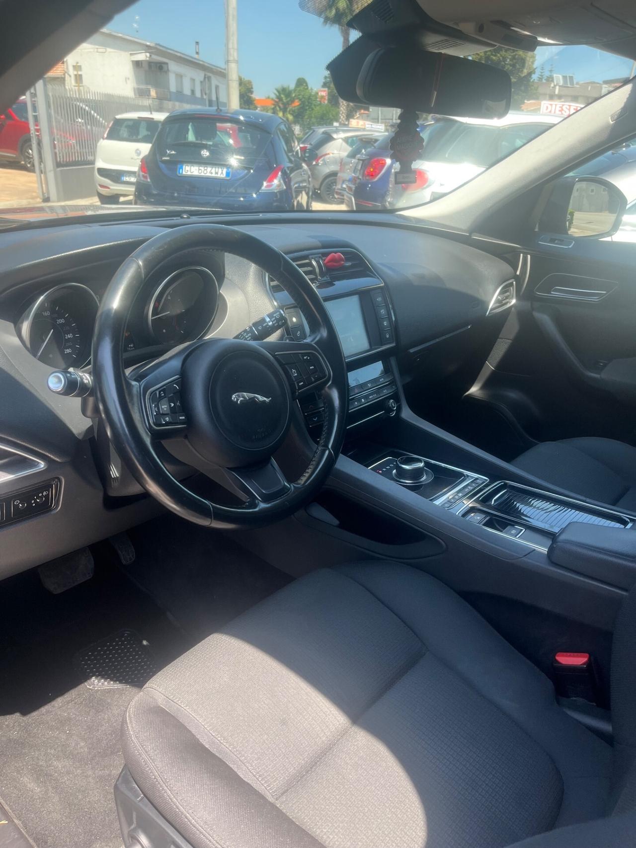 Jaguar F-Pace 2.0 D 180 CV AWD aut. Pure