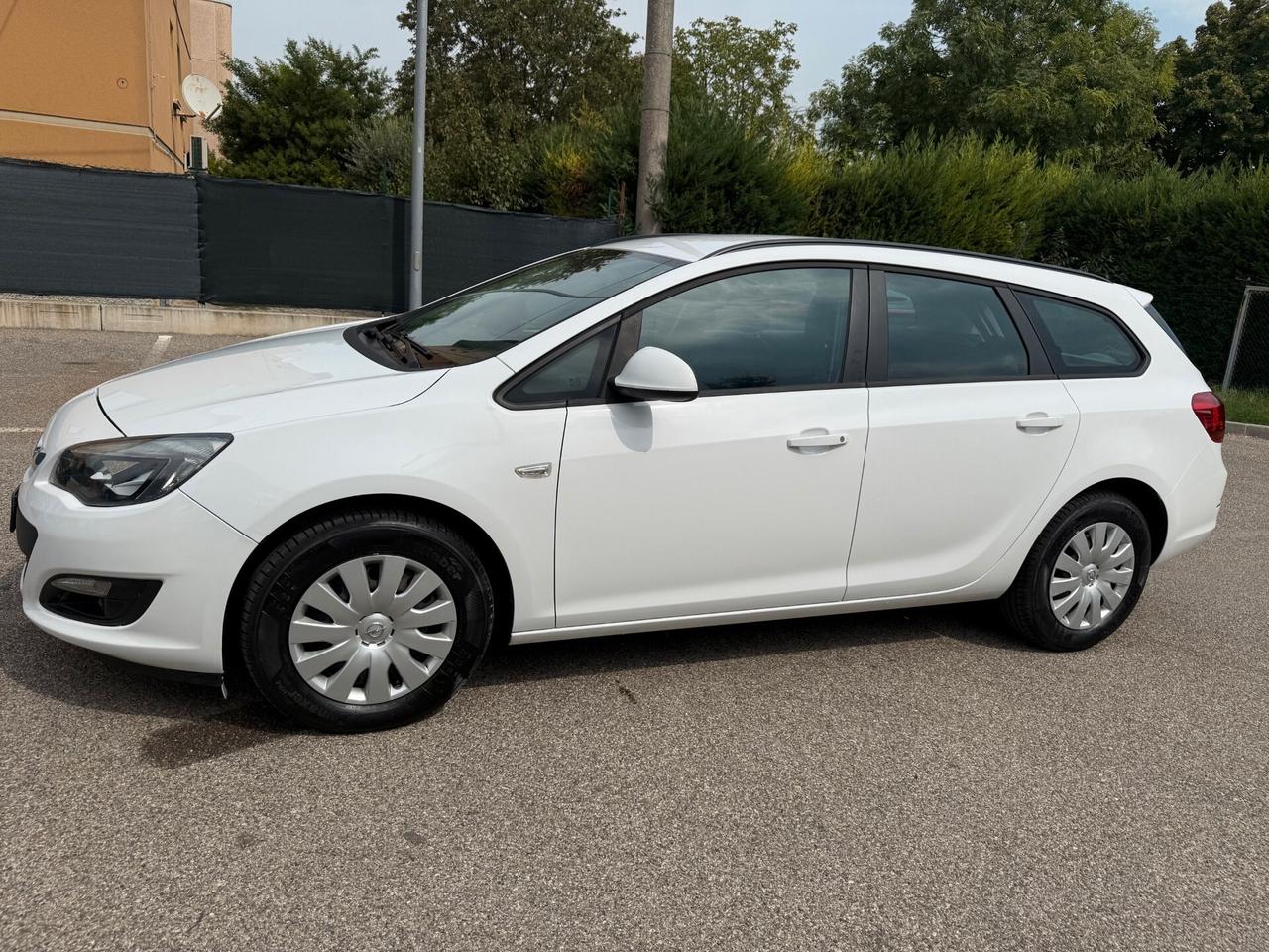 Opel Astra Sports Tourer 1.6 CDTI - 12 MESI DI GARANZIA -