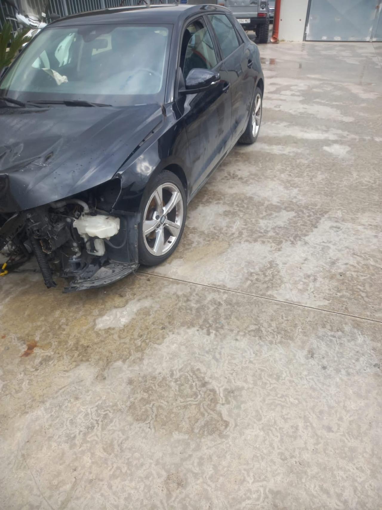 Audi A1 sinistrata incidentata