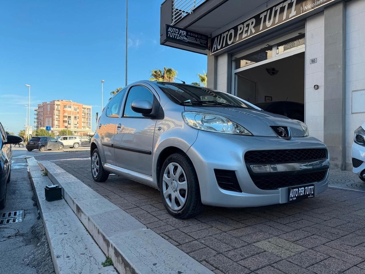 Peugeot 107 1.0 68CV 5p. CAMBIO AUTOMATICO