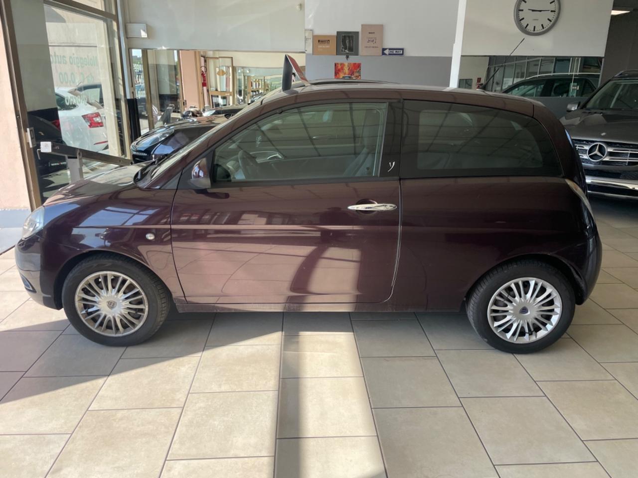 Lancia Ypsilon 1.2 Argento - Neo Patentati -