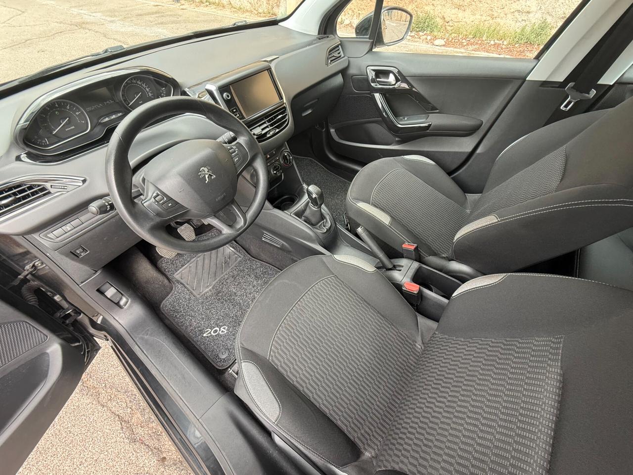 Peugeot 208 Active/1.0 68 CV/5 POSTI/CLIMA