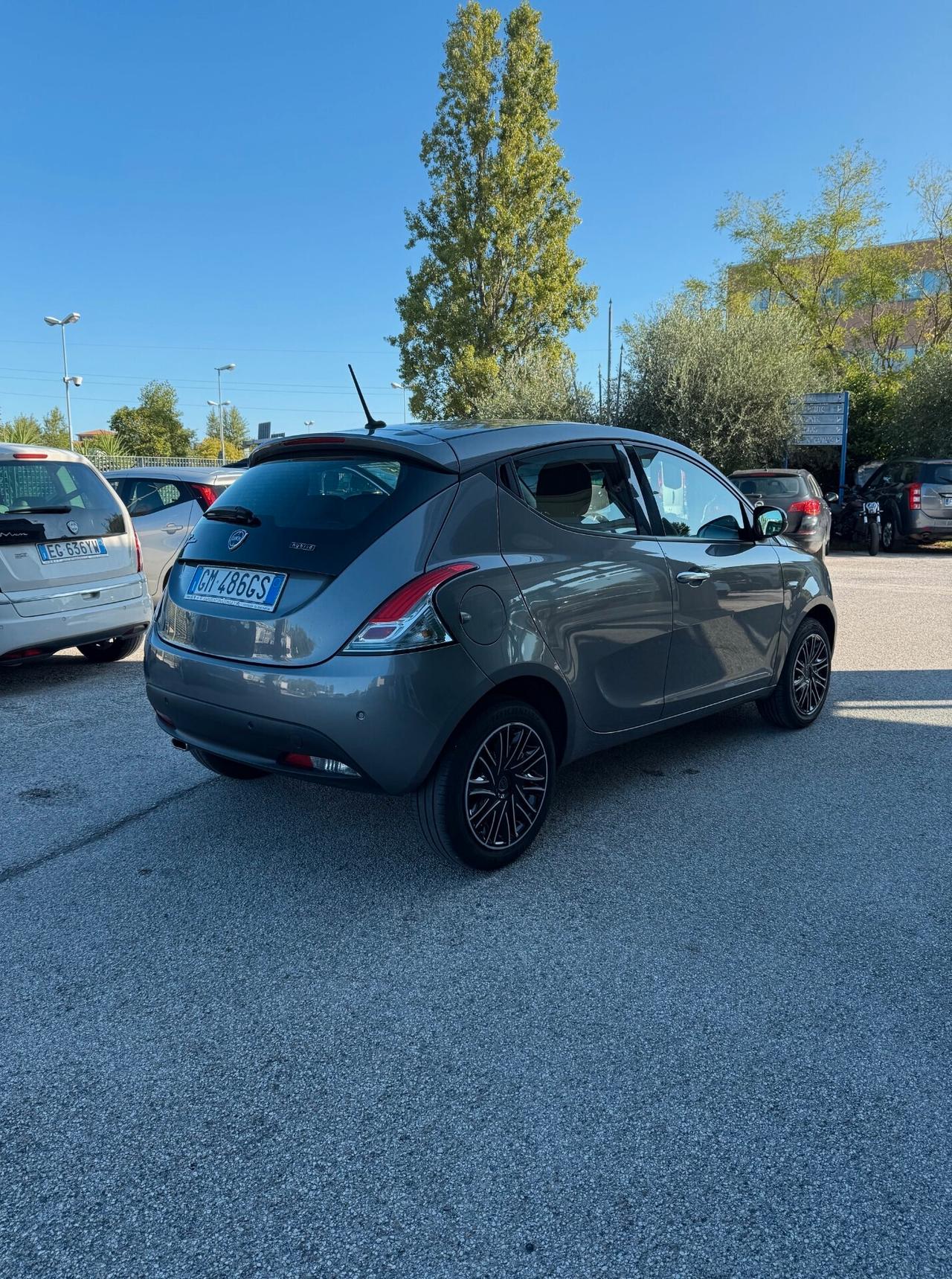 Lancia Ypsilon 1.0 FireFly 5 porte S&S Hybrid Gold