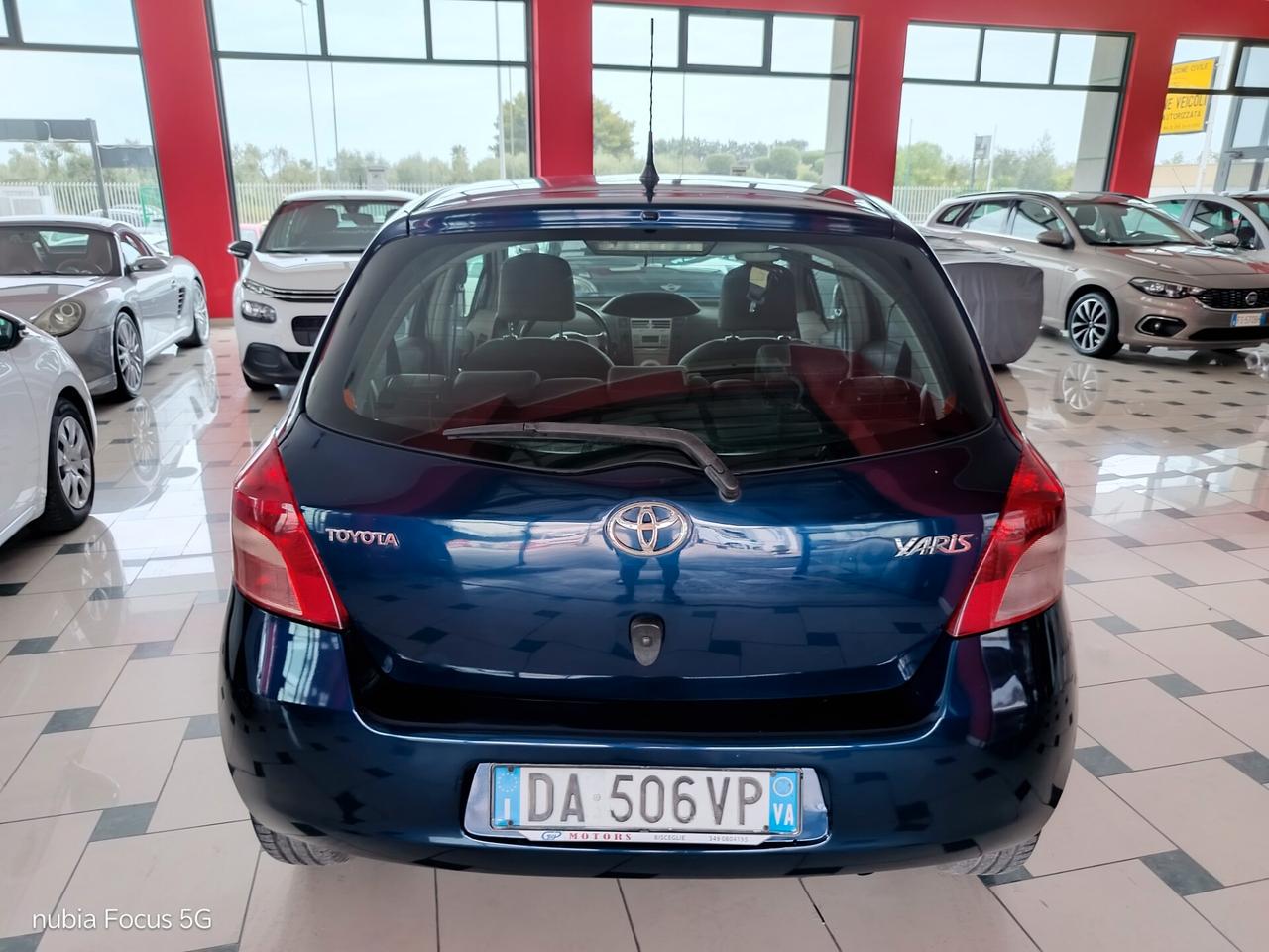 Toyota Yaris 1000cc tecno