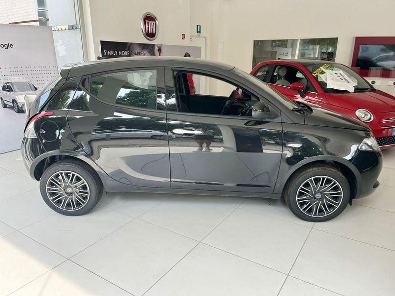 Lancia Ypsilon 1.0 FireFly 5 porte S&S Hybrid Platino