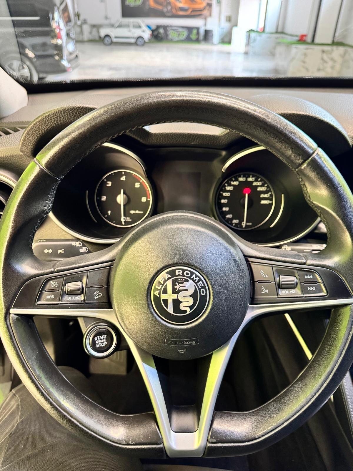 Alfa Romeo Stelvio 2.2 Turbodiesel 180 CV AT8 RWD Executive