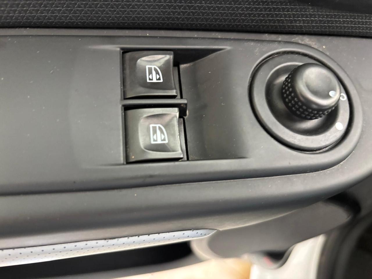 RENAULT CLIO ANNO 2015 DS 1.5 ADATTA NEOPATENTATI KM 83 MILA