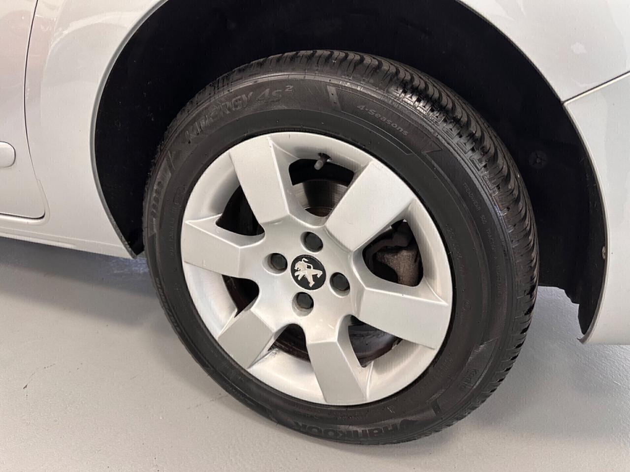 PUGEOT 5008 1.6 HDI 7 POSTI