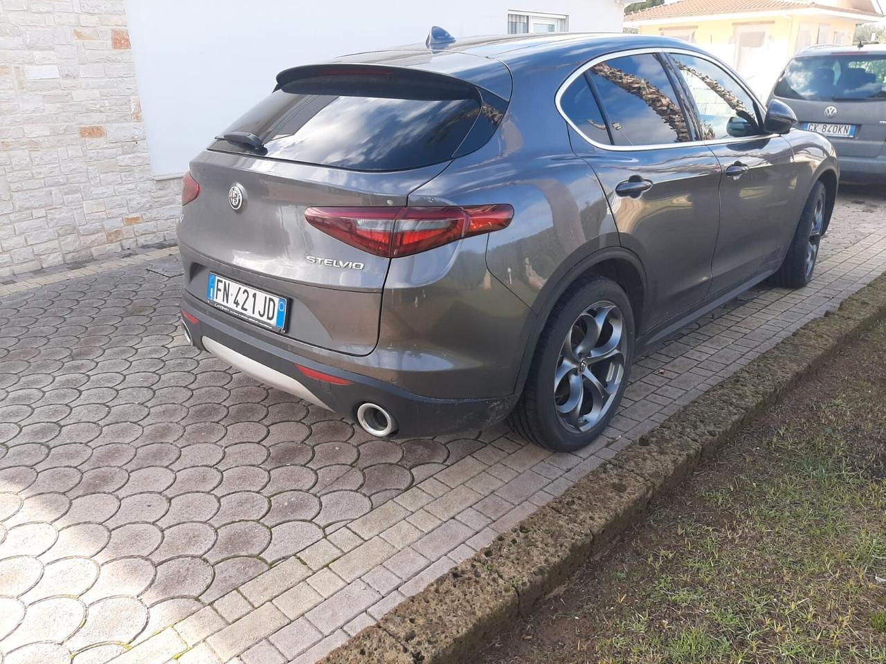 Alfa Romeo Stelvio 2.2 Turbodiesel 210 CV AT8 Q4 Super