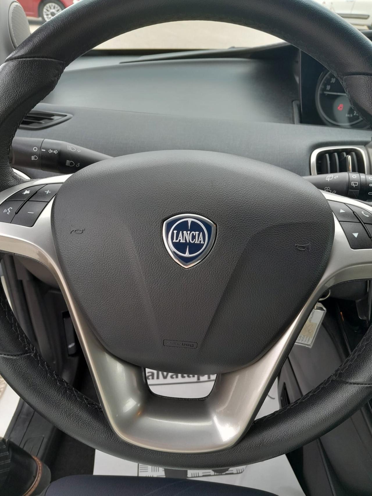 Lancia Ypsilon 1.0 FireFly 5 porte S&S Hybrid Ecochic Gold