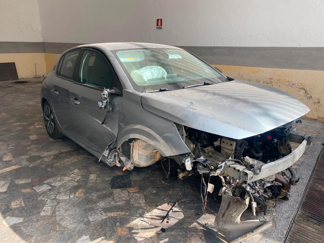 Peugeot 208 1.2cc benzina(PRIVATO)-2024