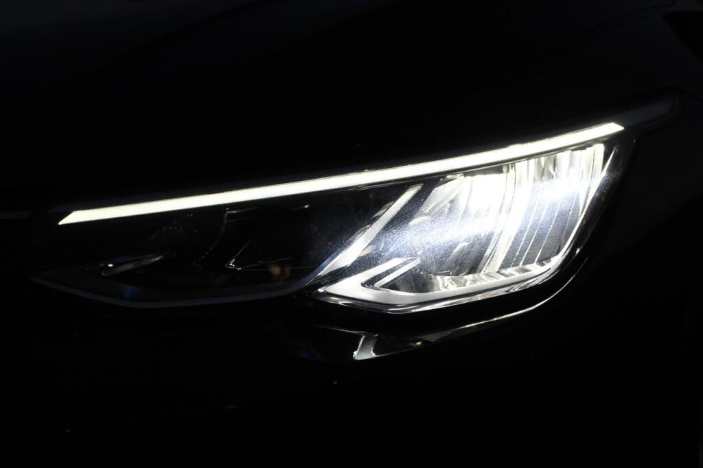 VOLKSWAGEN Golf 2.0 TDI DSG 115cv *Luci Ambiente *FULL LED