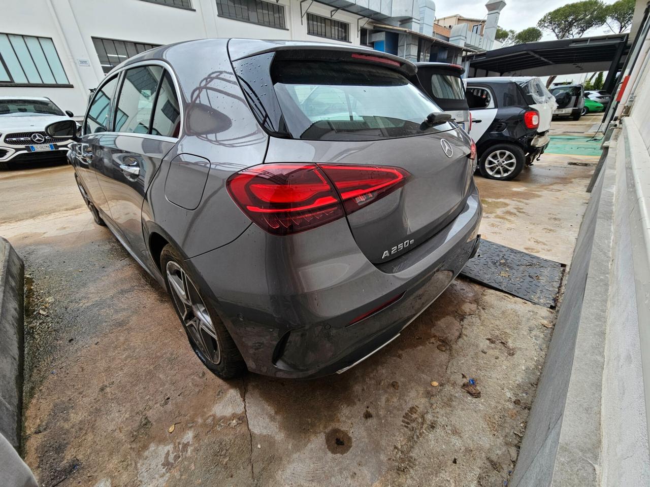SINISTRATA Mercedes-benz A 250 e hybrid EQ AMG Line Premium