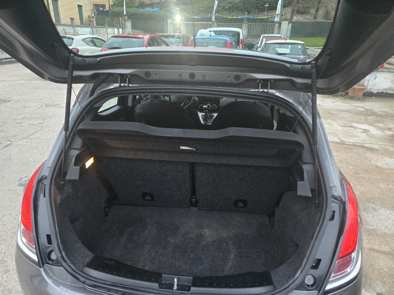 Lancia Ypsilon 1.2 69 CV 5 porte Silver