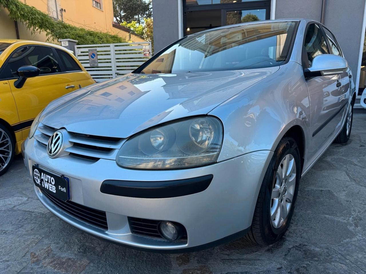 VW GOLF 1.6 16V FSI 5p. NEOPATENTATI