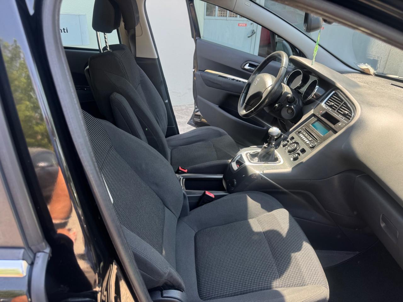 Peugeot 5008 1.6 HDi 112CV Active