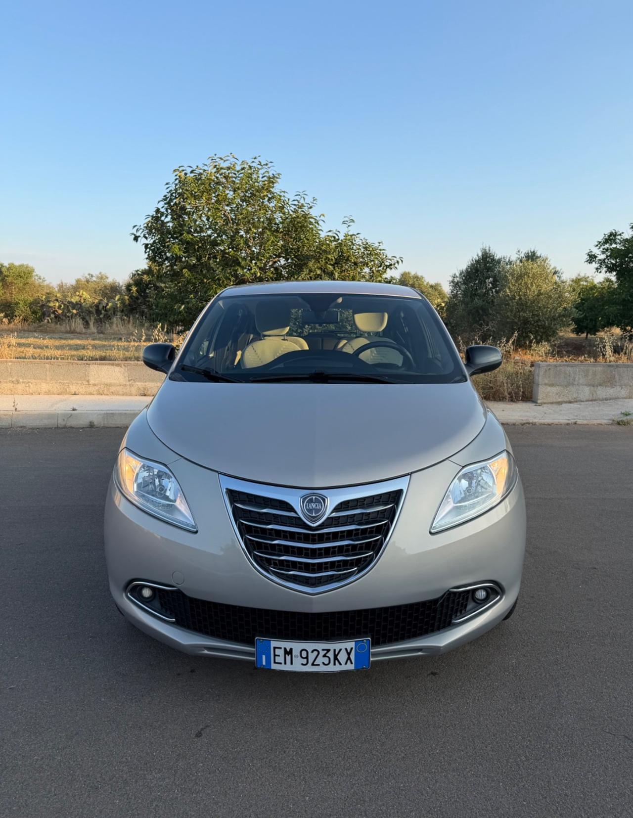 Lancia Ypsilon 1.2 69 CV 5 porte S&S Silver