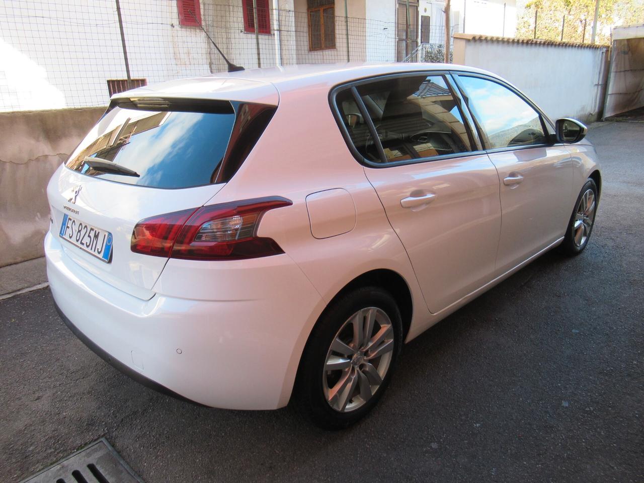 Peugeot 308 BlueHDi 130 S&S Business