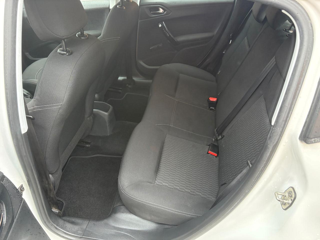 Peugeot 208 1.2 Benz -Allure-Unico proprietario