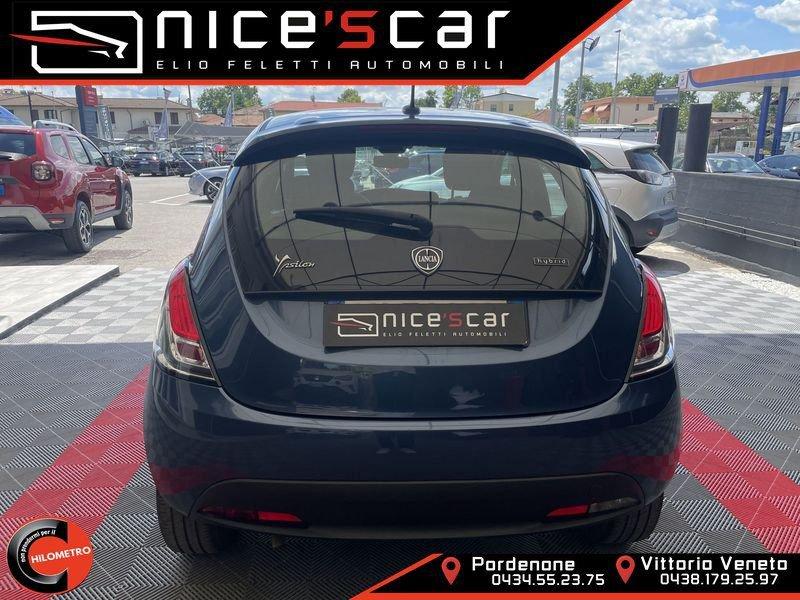 Lancia Ypsilon 1.0 FireFly 5 porte S&S Hybrid Ecochic Silver