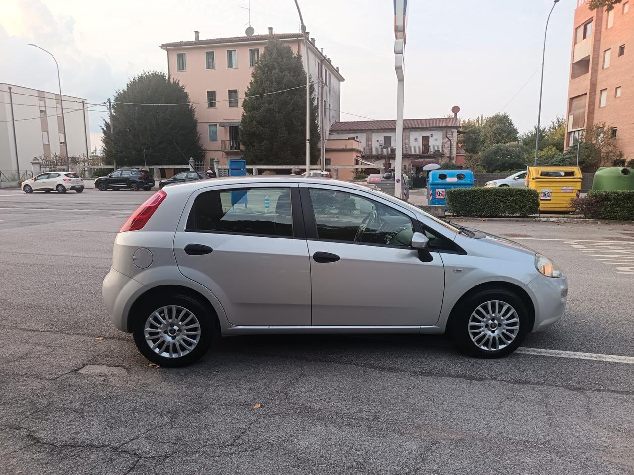 Fiat Punto 1.3 MJT II 75 CV 2015 ok neo patente