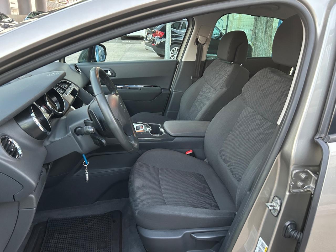 Peugeot 3008 1.6 HDi 115CV 2013 automatica