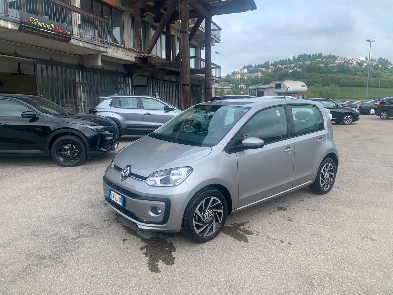Volkswagen up! benzina-neo patentati-anno 2019-38000 km-unico propr-full optional- perfetta- sempre tagliandata