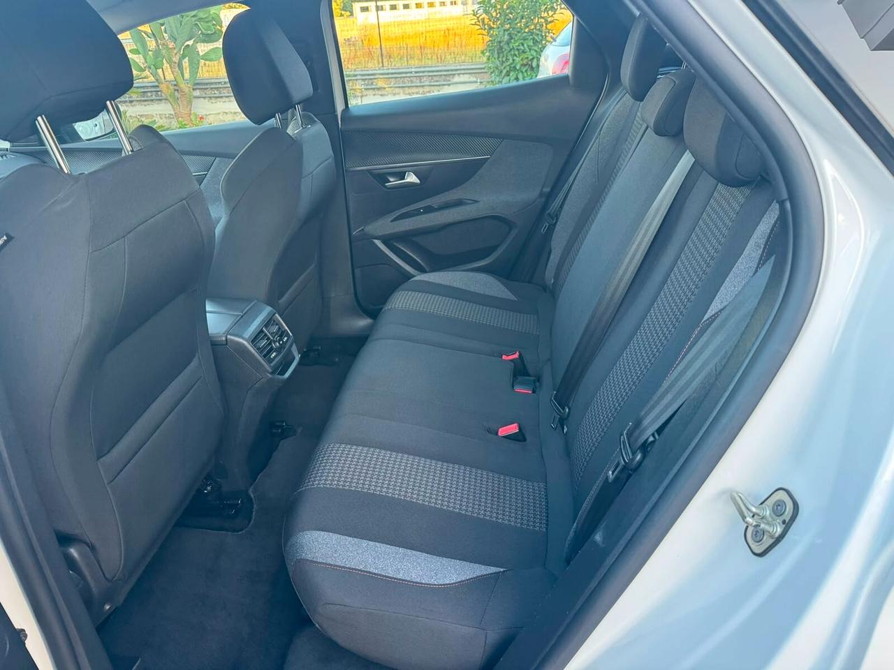 Peugeot 3008 1.5HDi AZIENDALE