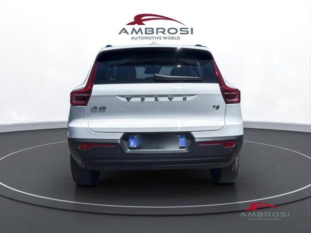 VOLVO XC40 T2 Momentum Core