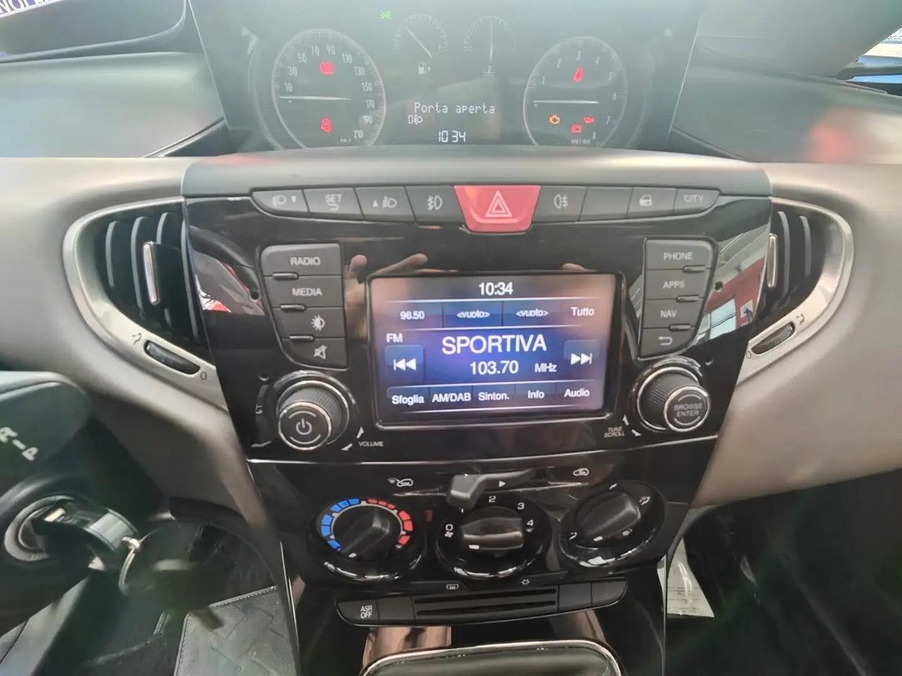 Lancia Ypsilon 5 porte NEOPATENTATO