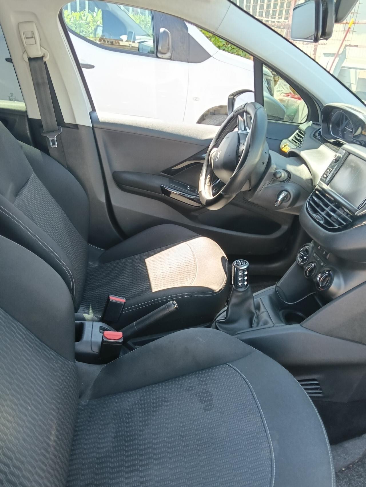 Peugeot 208 PureTech 82 5 porte Allure