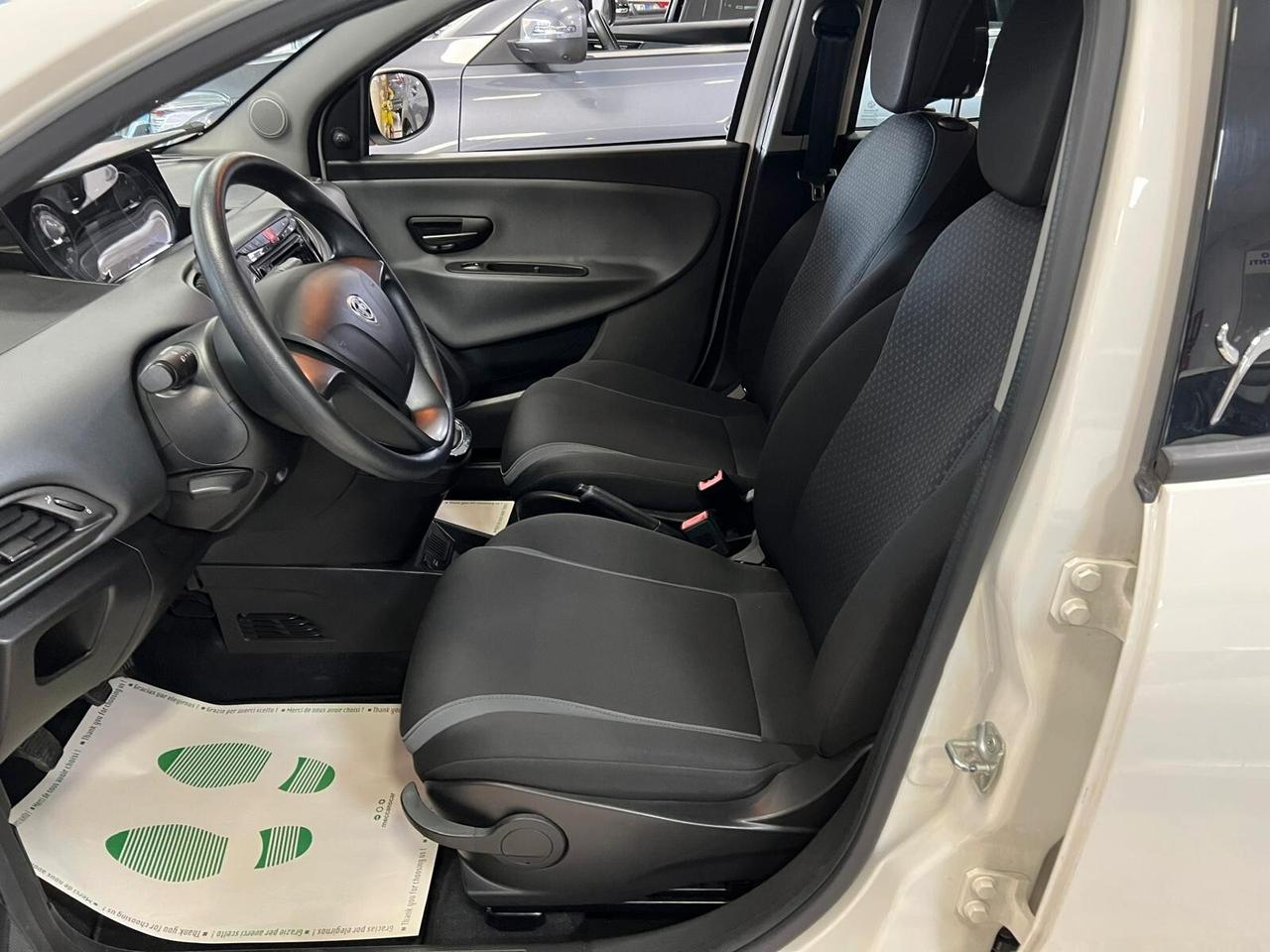 Lancia Ypsilon 1.2 69 CV 5 Porte Silver EURO 6