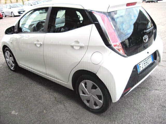 Toyota Aygo 1.0 VVT-i 69 CV 5 porte x-cool TSS FINANZIABILE NEOPATENTATI
