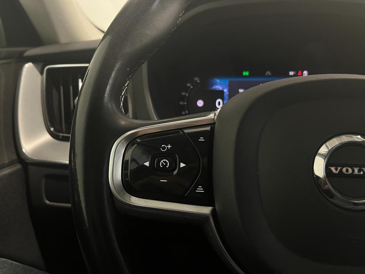VOLVO XC60 B4 D PLUS DARK AWD AUTO