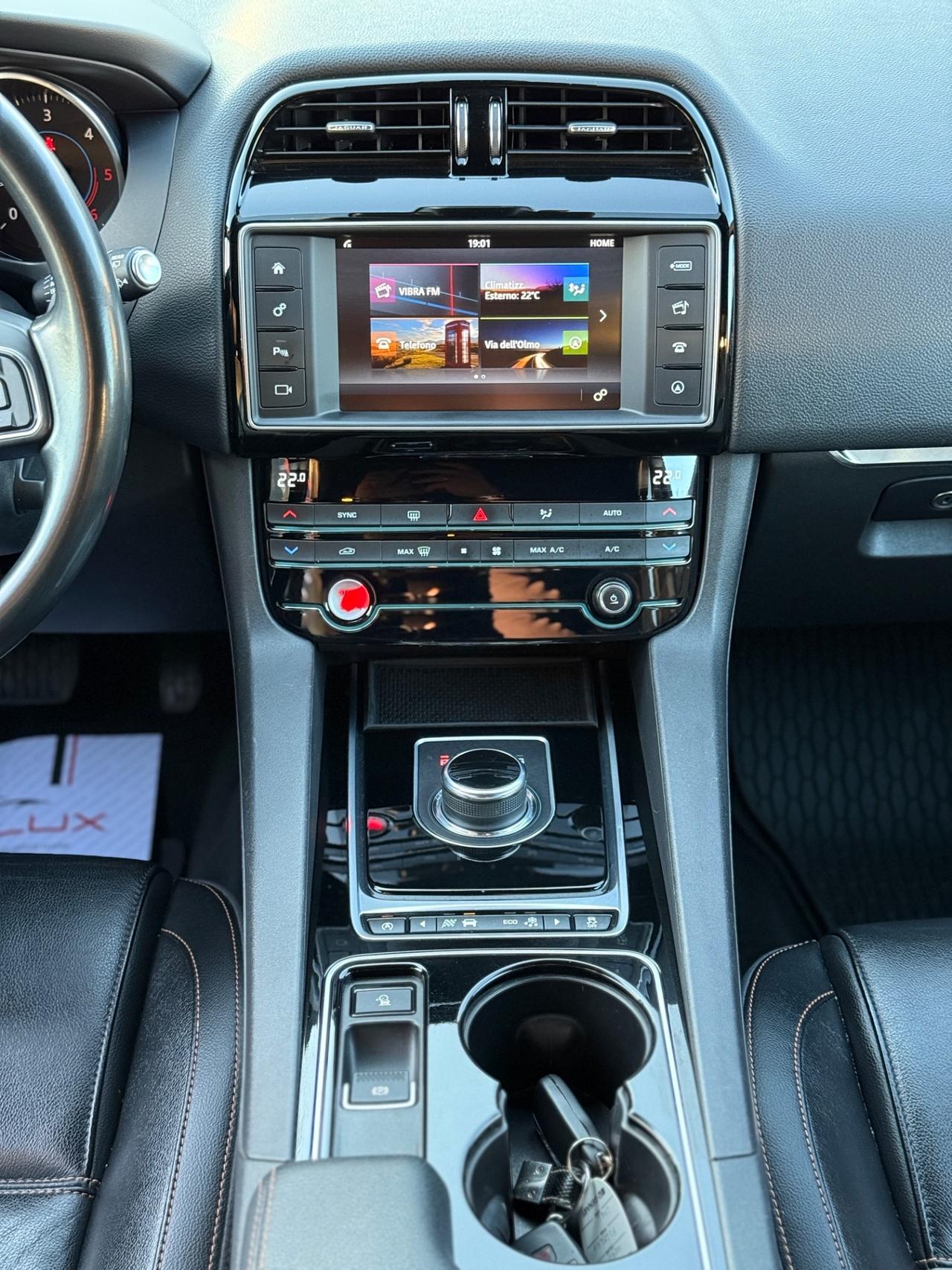 Jaguar F-Pace 2.0 D 180 CV AWD aut. Portfolio 2017