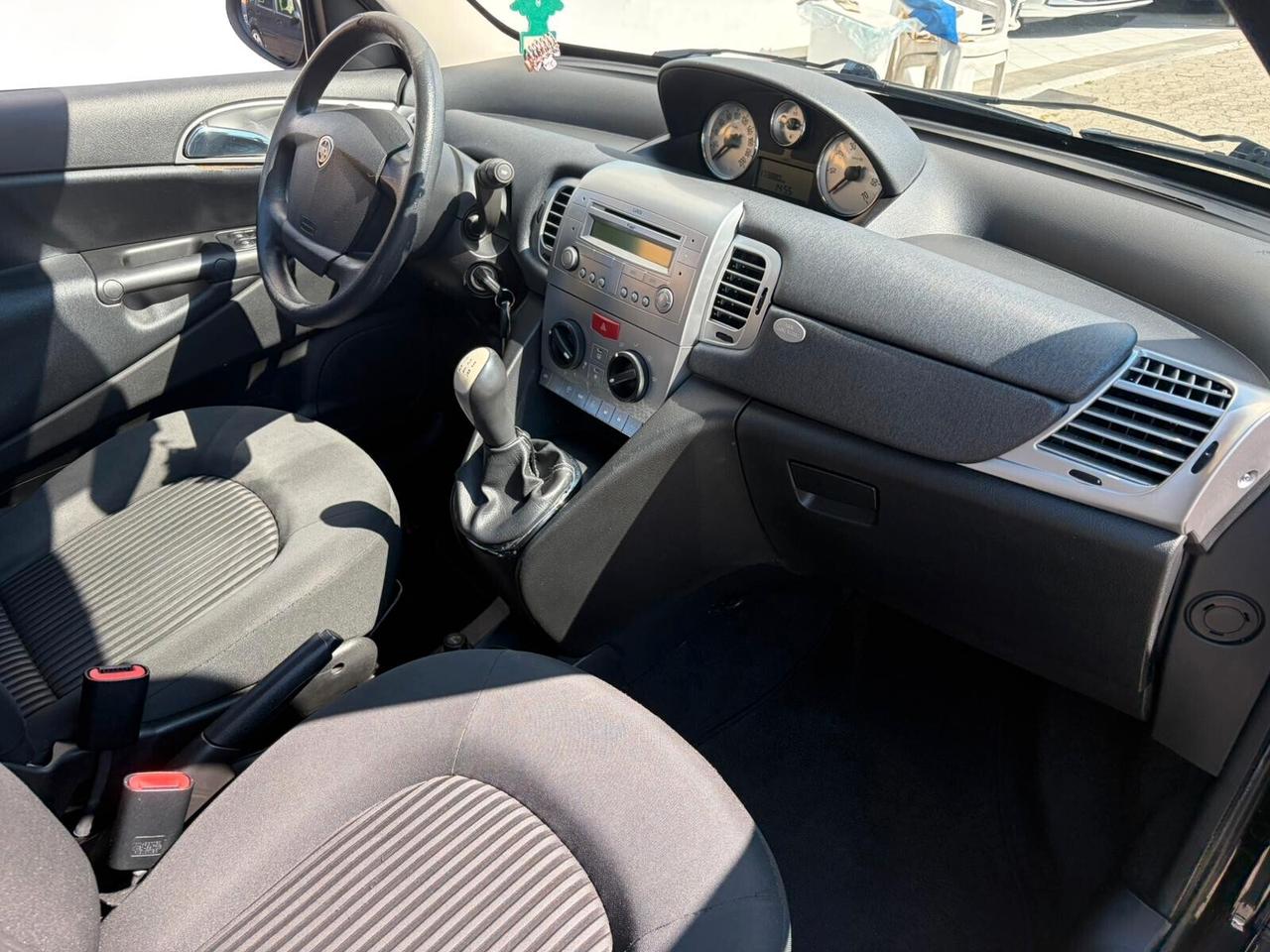 Lancia Ypsilon 1.3 MJT 75 CV Argento*NEOPATENTATI