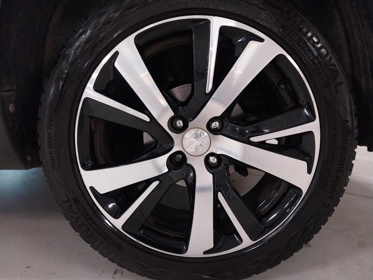Peugeot 2008 BlueHDi 100 S&S GT Line - ok neopatentati