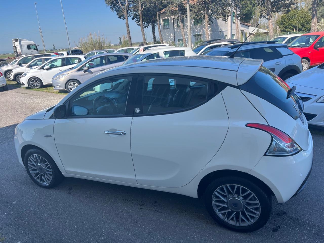Lancia Ypsilon 1.2 69 CV 5 porte GPL ok neopatentati