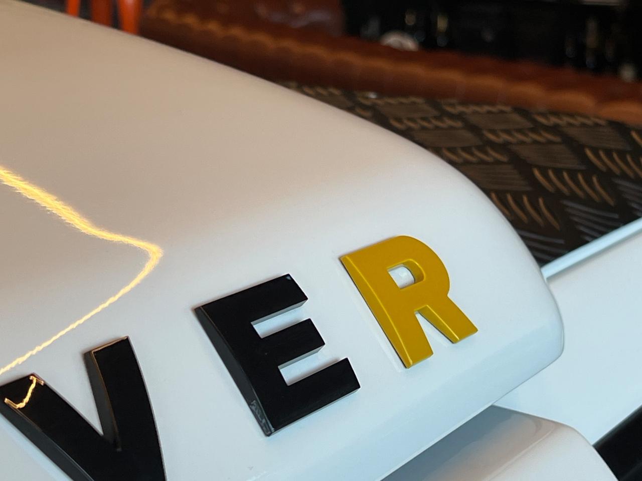 Land Rover Defender 110 2.4 TD4 High Capacity Pick Up E "The world's style"