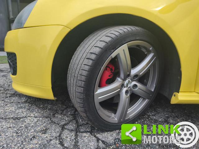 VOLKSWAGEN Golf GTI PIRELLI